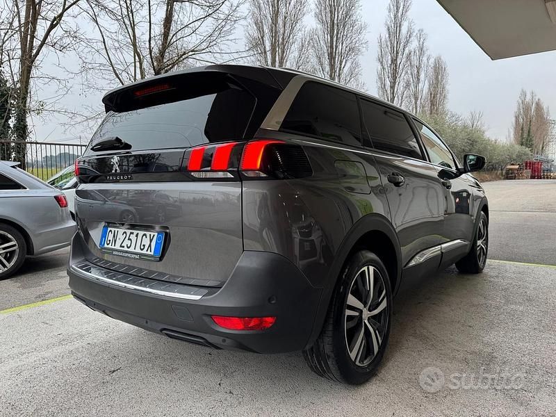 Usata Peugeot 5008 130 CV (95 kW) 2023 Grigio SUV