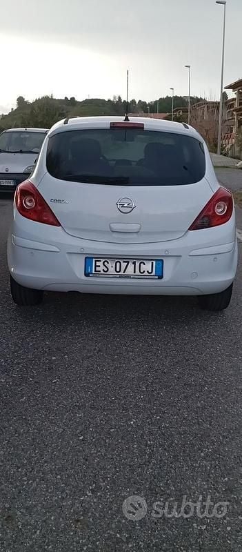 Usata Opel Corsa 75 CV (55 kW) 2013 Bianco Utilitaria