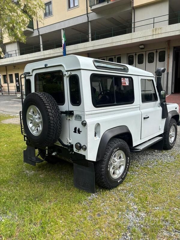 Gebraucht Land Rover Defender 122 PS (89 kW) 2010 Weiß SUV