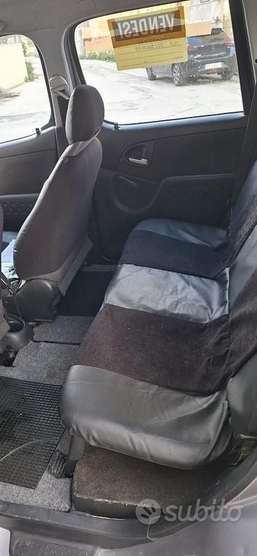 Usata Toyota Yaris Luna 87 CV (63 kW) 2003 Marrone Berlina