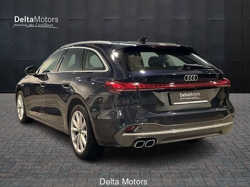 Usata Audi A5 Advanced 204 CV (150 kW) 2024 Blu scuro metallizzato Station wagon