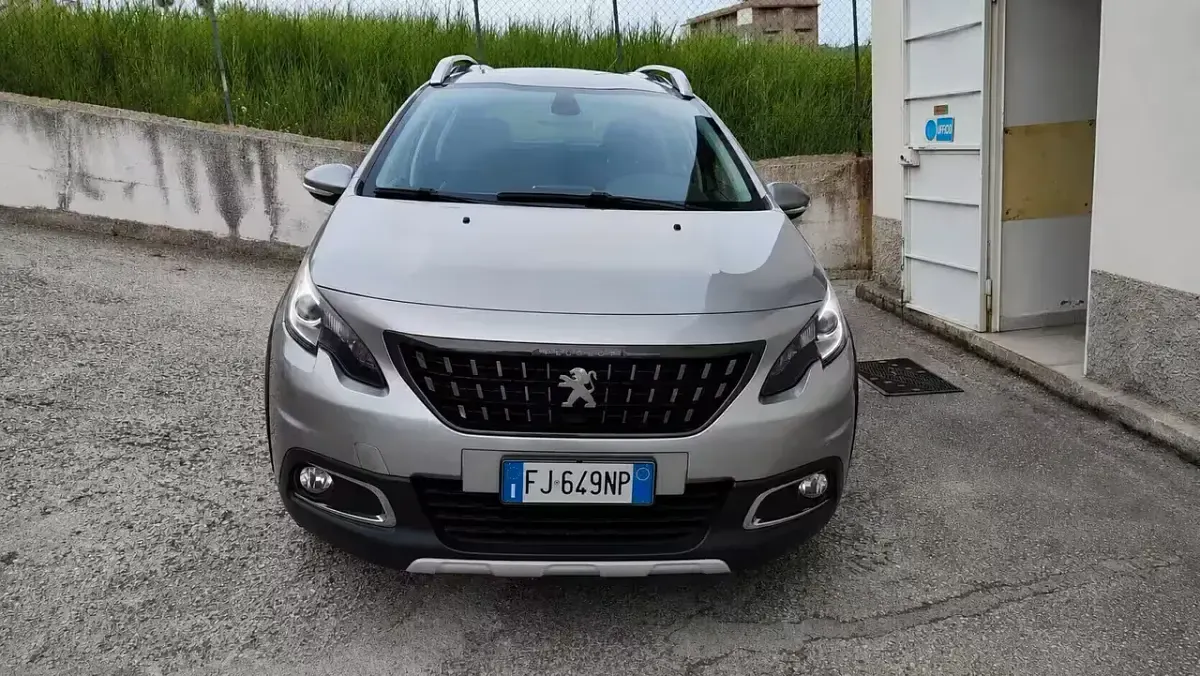 Usata Peugeot 2008 120 CV (88 kW) 2018 Argento SUV