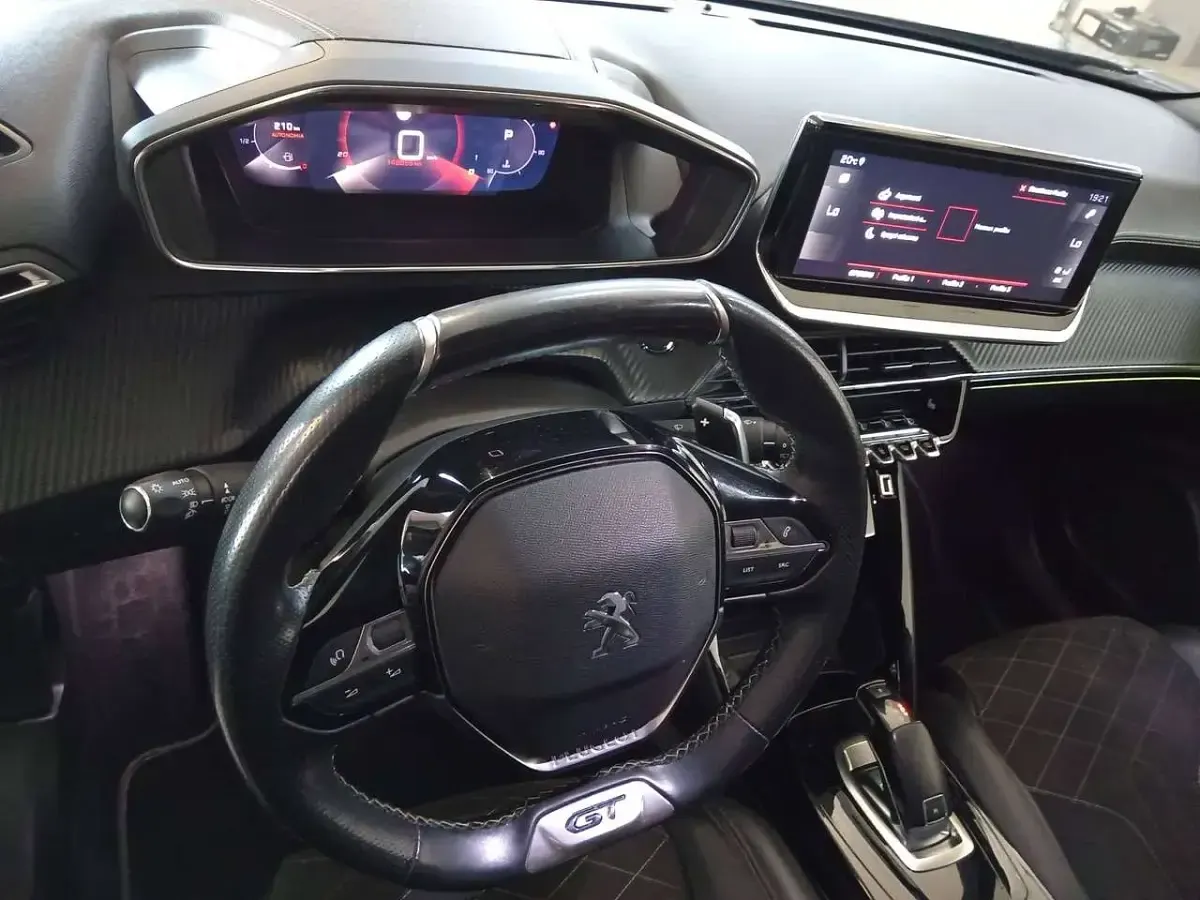 Usata Peugeot 2008 GT 155 CV (114 kW) 2020 Grigio SUV