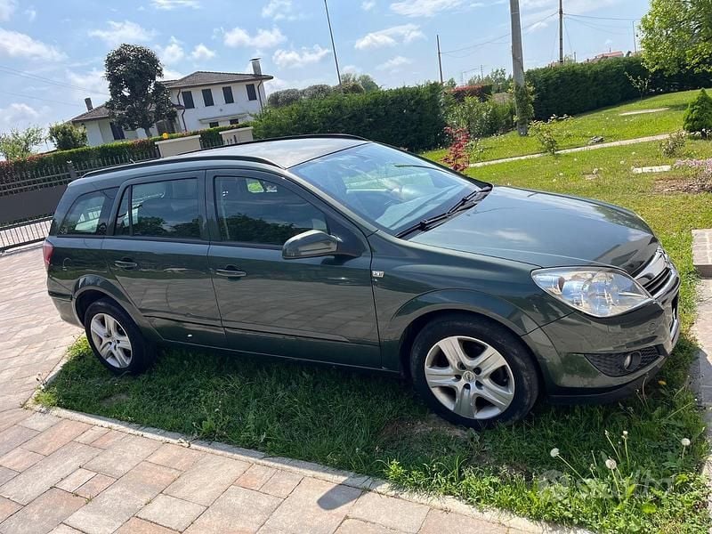 Usata Opel Astra 110 CV (80 kW) 2009 Station wagon