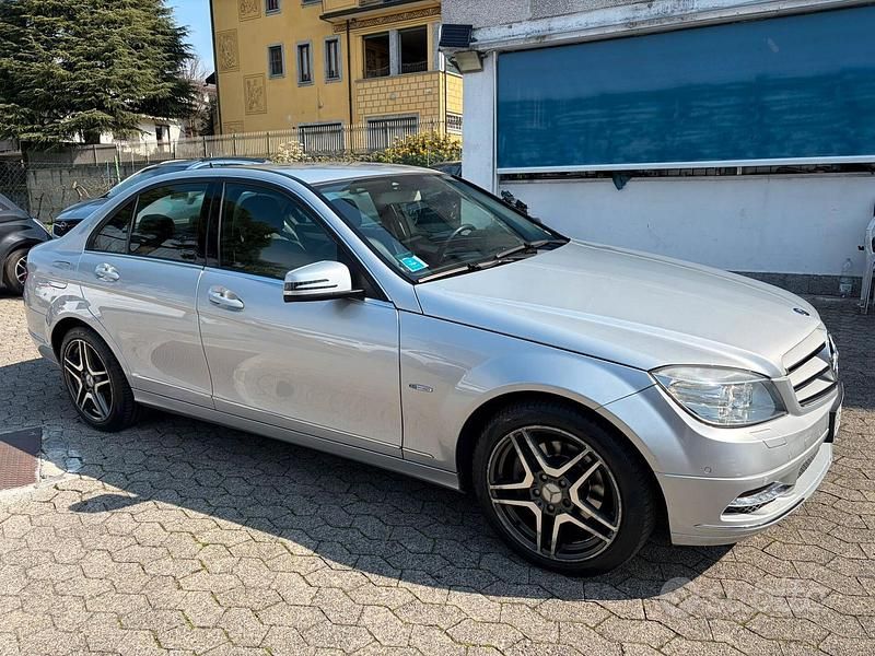 Usata Mercedes C200 Avantgarde 184 CV (135 kW) 2011 Grigio Berlina