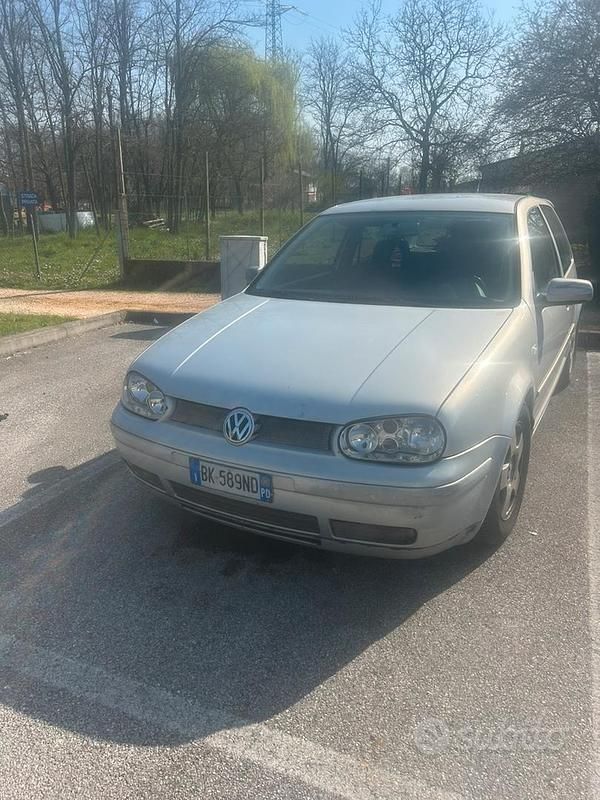 Usata VW Golf IV 2000 Grigio Berlina