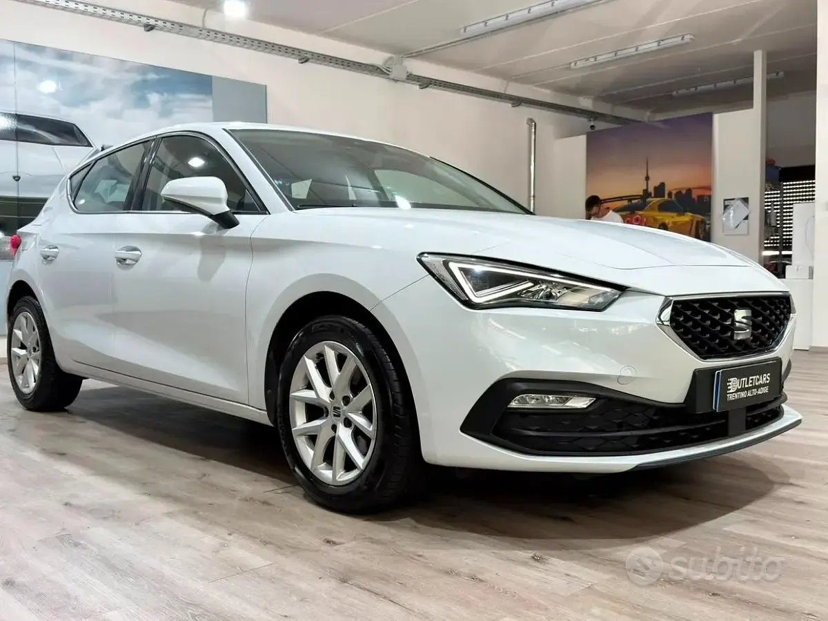 Usata Seat Leon Style 150 CV (110 kW) 2021 Bianco Berlina