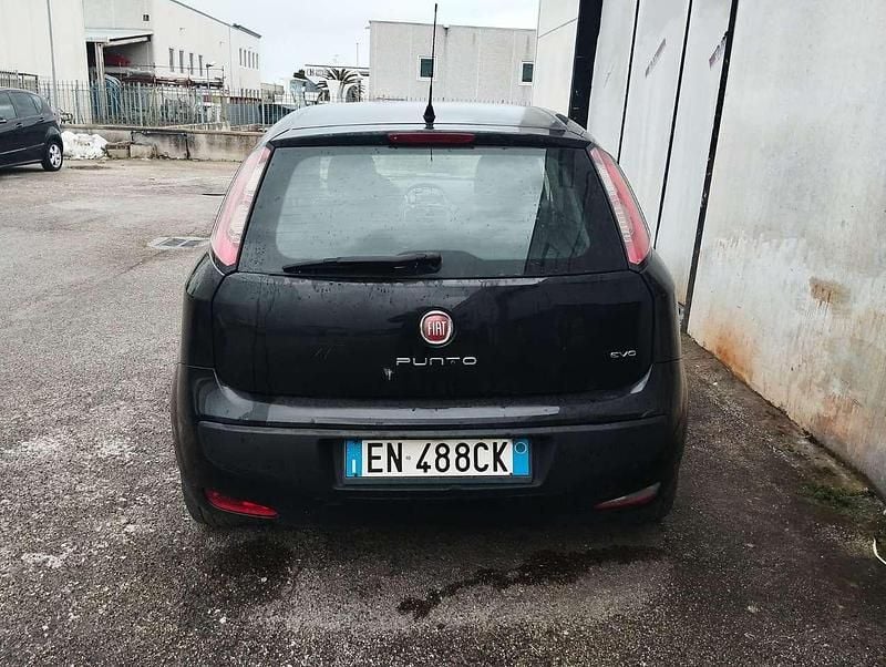 Usata Fiat Punto Evo Dynamic 75 CV (55 kW) 2011 Nero Utilitaria
