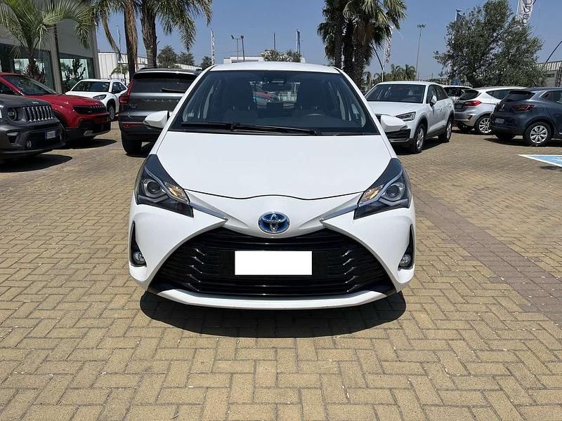 Usata Toyota Yaris Hybrid Business Edition 73 CV (53 kW) 2020 Bianco Berlina