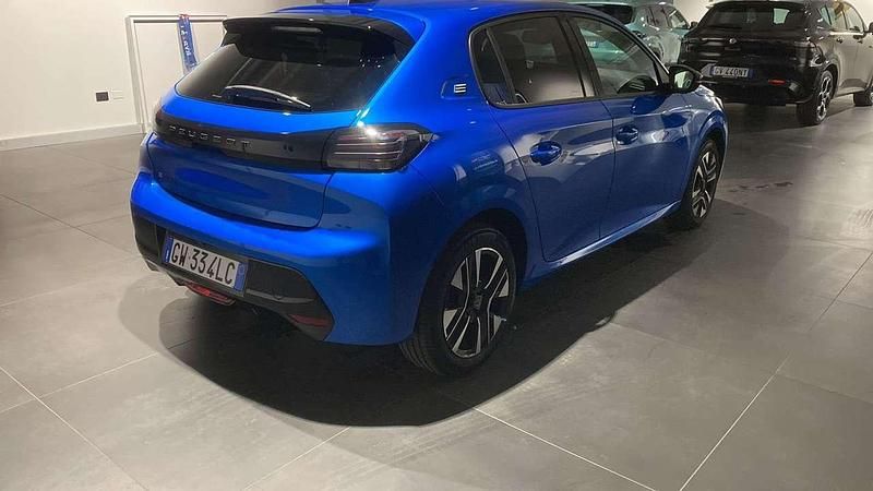 Usata Peugeot e-208 Allure 100 kW (136 CV) 2024 Blu/azzurro Utilitaria