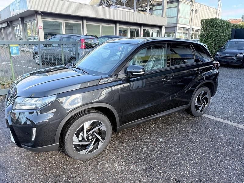 Nuova Suzuki Vitara 110 CV (80 kW) 2026 Nero dubai SUV