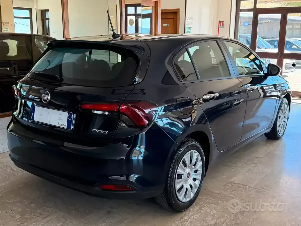 Usata Fiat Tipo Easy 120 CV (88 kW) 2018 Bluazzurro Berlina