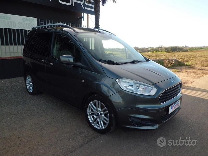 Usata Ford Tourneo Connect Titanium 120 CV (88 kW) 2017 Verde Monovolume
