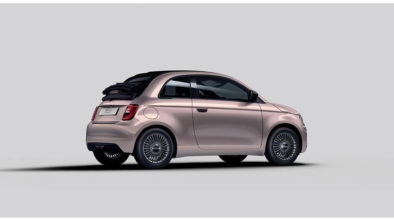 Usata Fiat 500e La Prima 86 kW (118 CV) 2021 Bianco pastello Cabrio