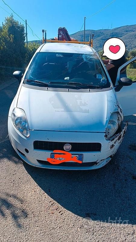 Bianco Usata 2011 Fiat Grande Punto Utilitaria | 800 € (Super prezzo) - Immagine 1/2