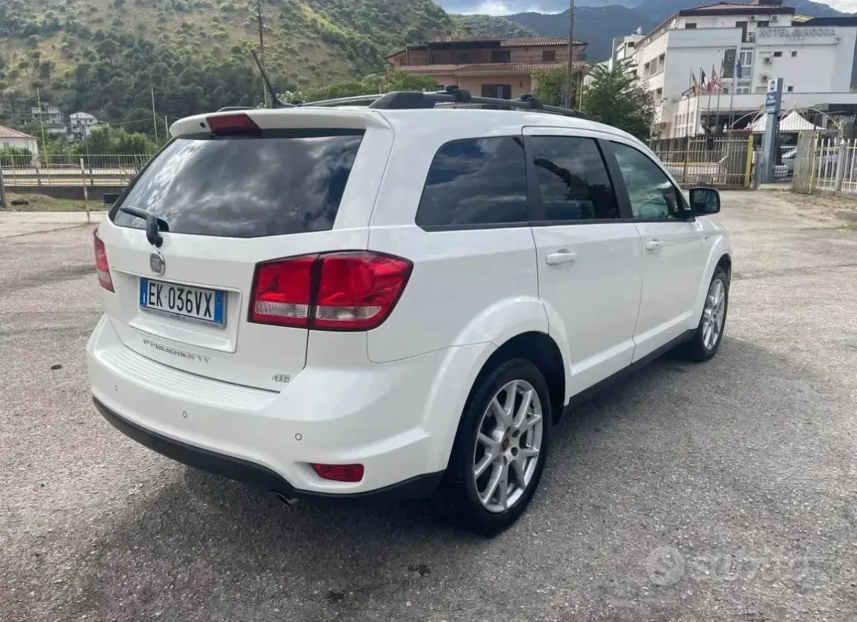 Usata Fiat Freemont 170 CV (125 kW) 2011 Bianco SUV