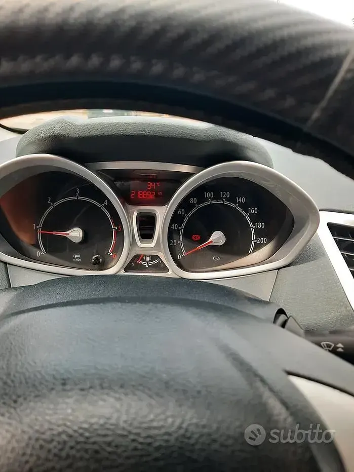 Usata Ford Fiesta Titanium 90 CV (66 kW) 2010 Grigio Berlina