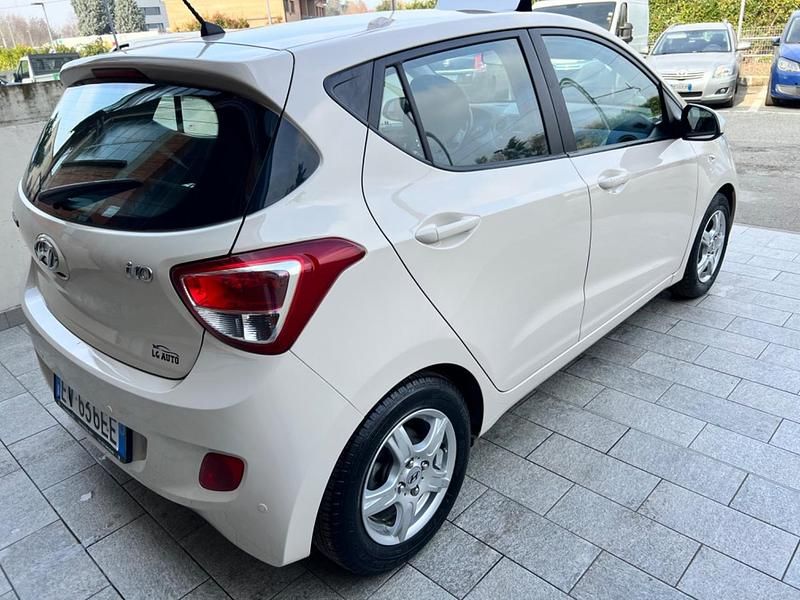 Usata Hyundai i10 Style 66 CV (48 kW) 2014 Beige Utilitaria