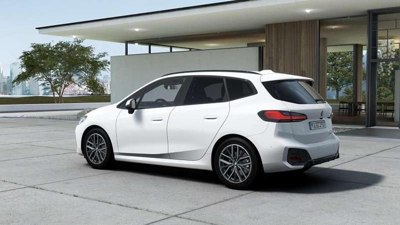 Nuova BMW 220 M Sport 163 CV (119 kW) 2026 Alpin white pastello Station wagon