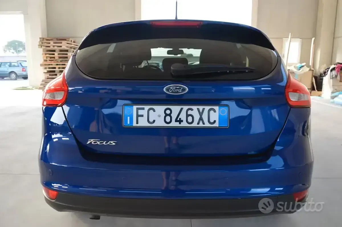 Usata Ford Focus Titanium 120 CV (88 kW) 2016 Blu Berlina