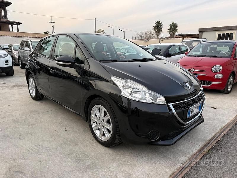 Usata Peugeot 208 Active 68 CV (50 kW) 2012 Nero Utilitaria