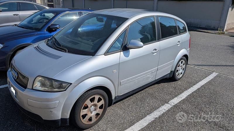 Usata Audi A2 Comfort 75 CV (55 kW) 2003 Argento Utilitaria