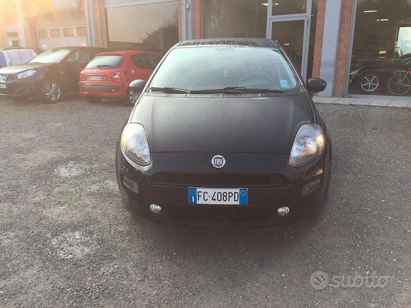 Blu Usata 2016 Fiat Punto Young Tre volumi | 5500 € (Buon prezzo) - Immagine 1/4