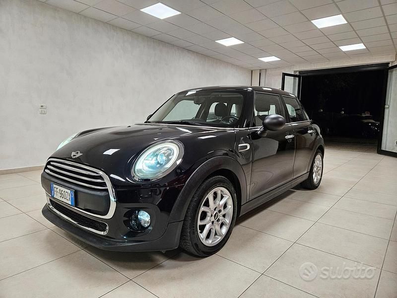 Usata Mini Cooper D Hype 116 CV (85 kW) 2016 Oro Utilitaria