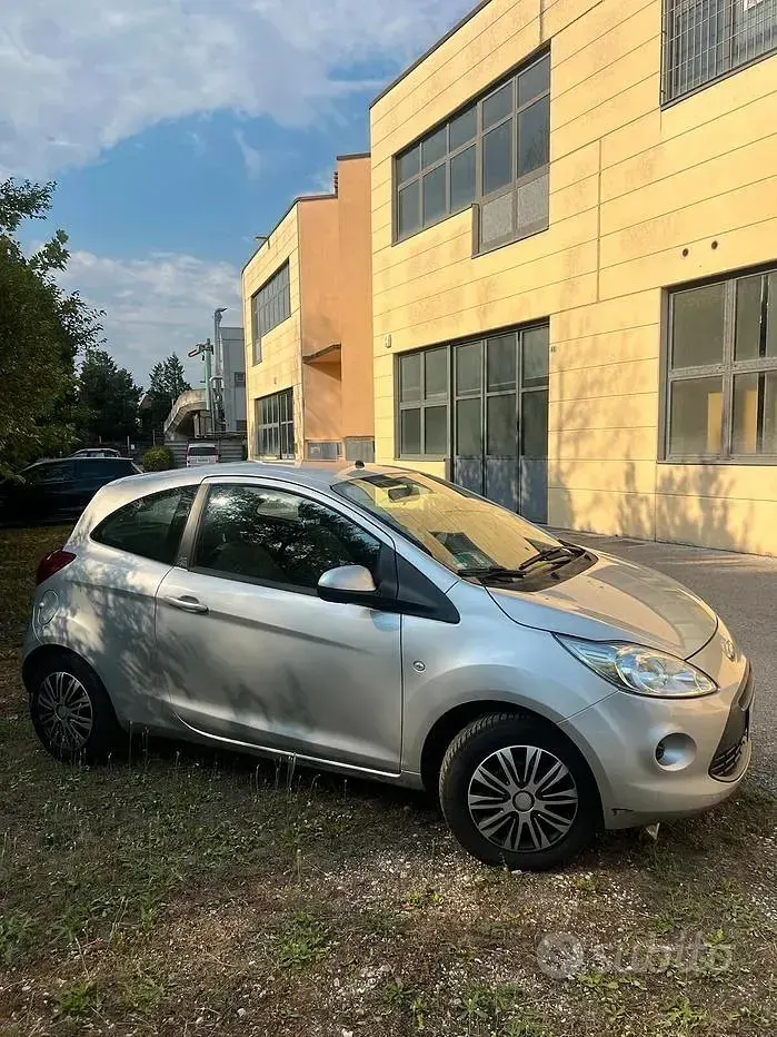 Usata Ford Ka 69 CV (50 kW) 2015 Grigio Berlina