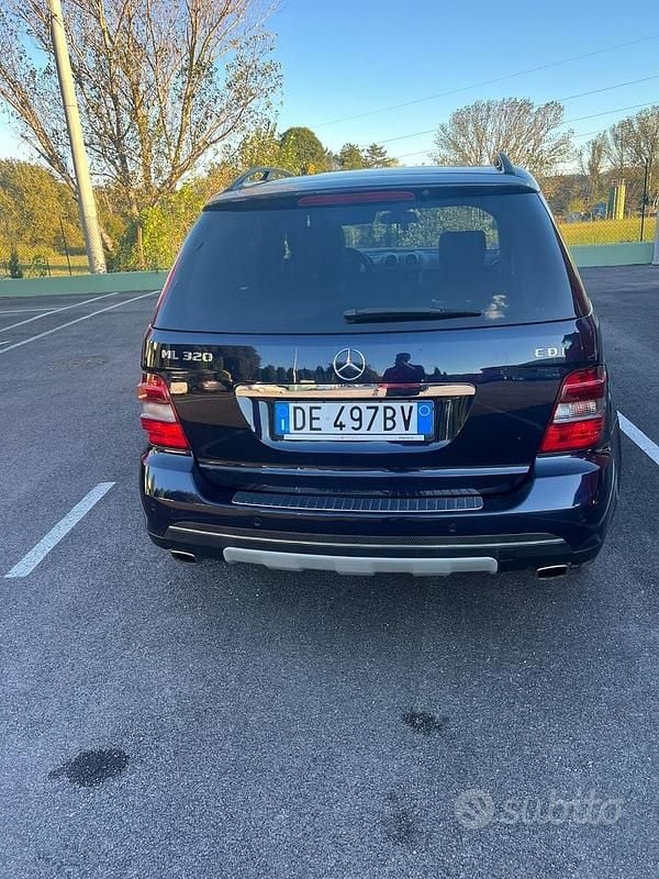 Usata Mercedes ML320 224 CV (164 kW) 2006 Blu SUV