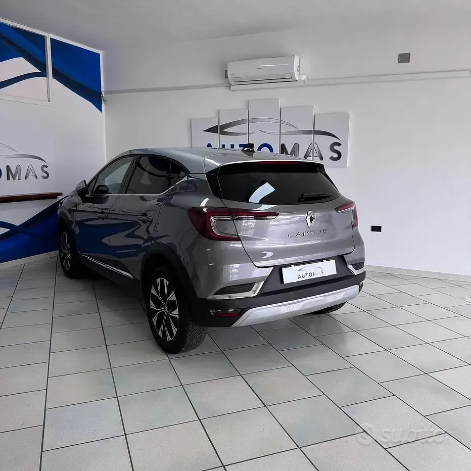 Usata Renault Captur 91 CV (66 kW) 2024 Grigio SUV