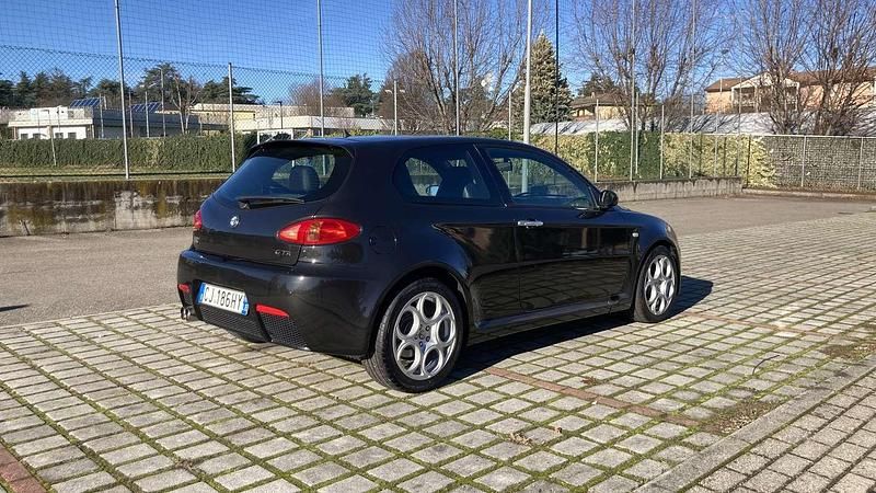 Usata Alfa Romeo 147 GTA 252 CV (185 kW) 2003 Utilitaria
