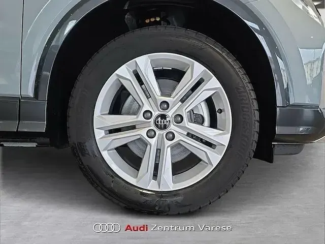 Usata Audi Q2 Business 150 CV (110 kW) 2024 Grigio freccia SUV