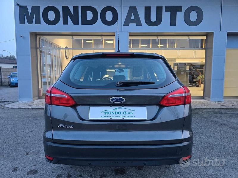 Usata Ford Focus Titanium 120 CV (88 kW) 2016 Grigio Station wagon