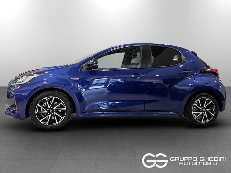 Usata Toyota Yaris Hybrid Lounge 92 CV (67 kW) 2021 Blu Utilitaria