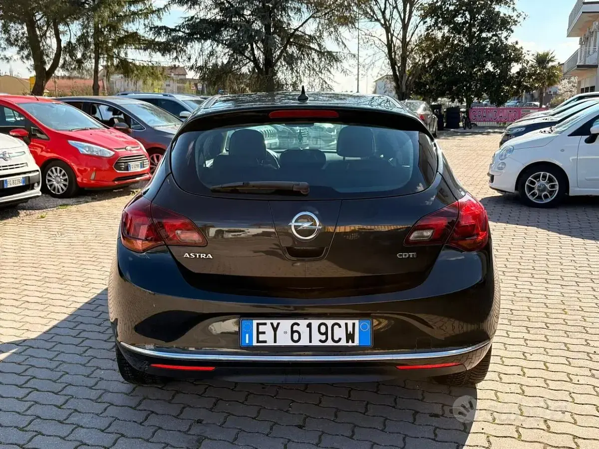 Usata Opel Astra Cosmo 110 CV (80 kW) 2015 Nero Berlina