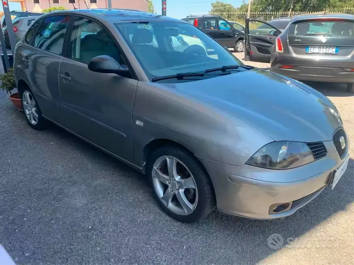 Usata Seat Ibiza 64 CV (47 kW) 2002 Grigio Utilitaria