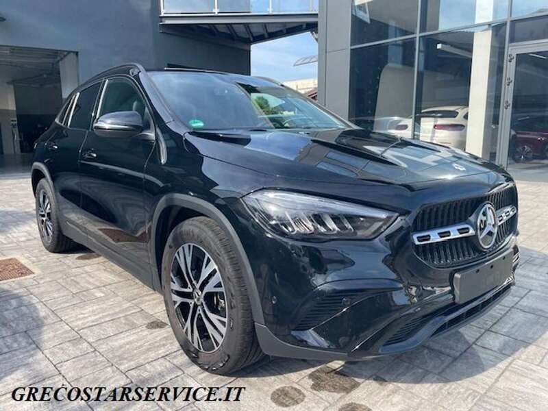 Käytetty Mercedes GLA200 Advanced 163 HP (119 kW) 2024 Cosmo Katumaasturi