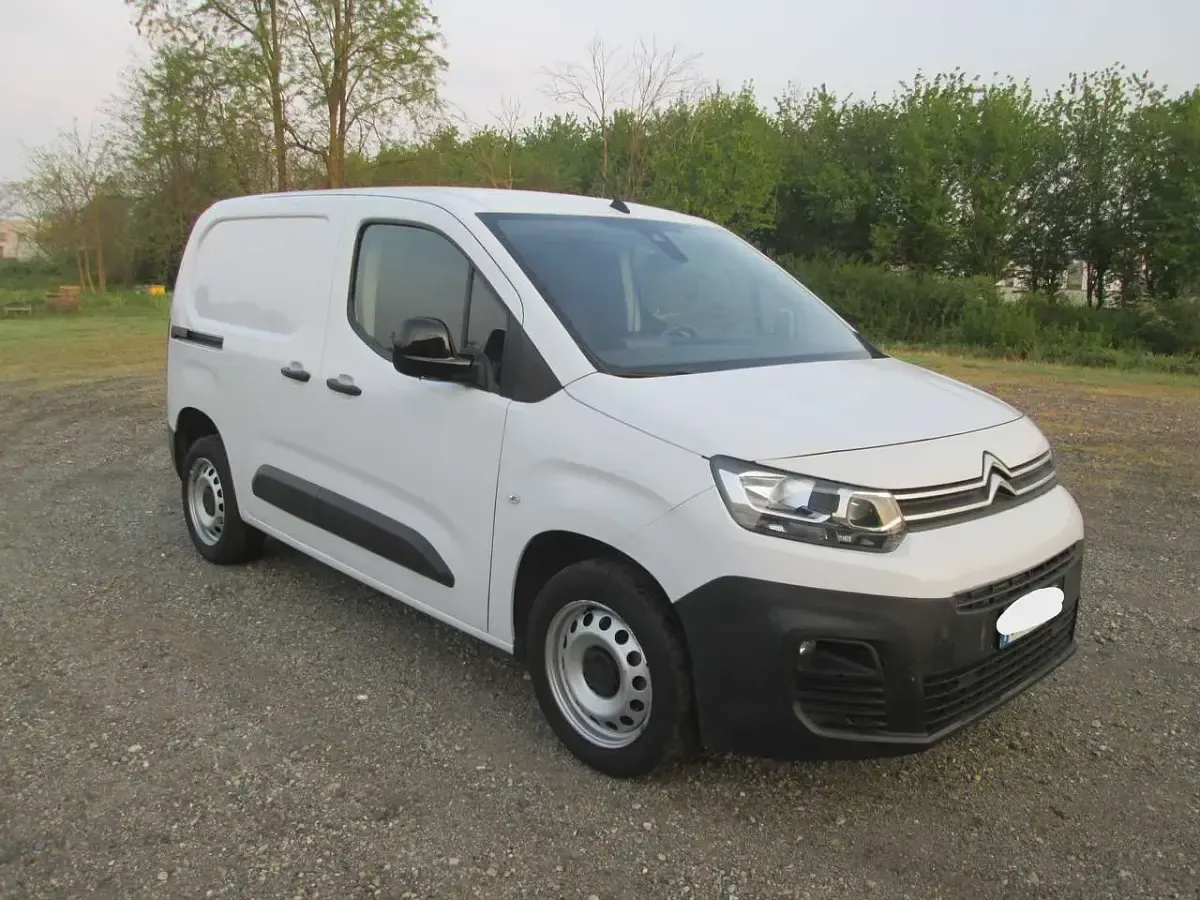 Usata Citroën Berlingo 131 CV (96 kW) 2023 Bianco Monovolume