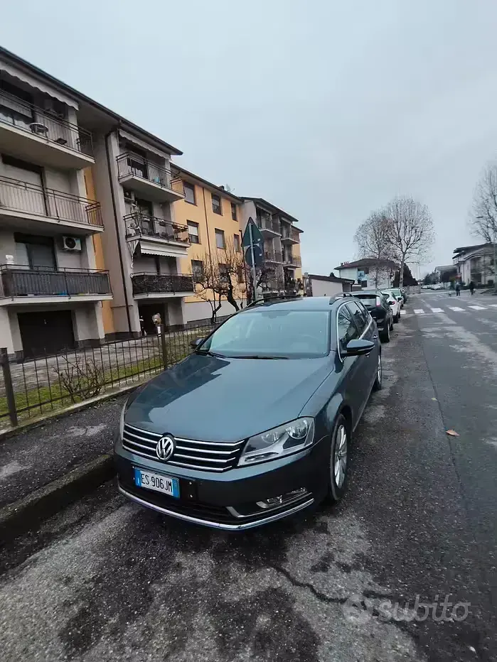 Usata VW Passat 105 CV (77 kW) 2013 Grigio Station wagon