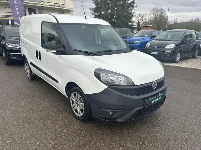Begagnad Fiat Doblò Lounge 105 HK (77 kW) 2022 Gul Minibuss