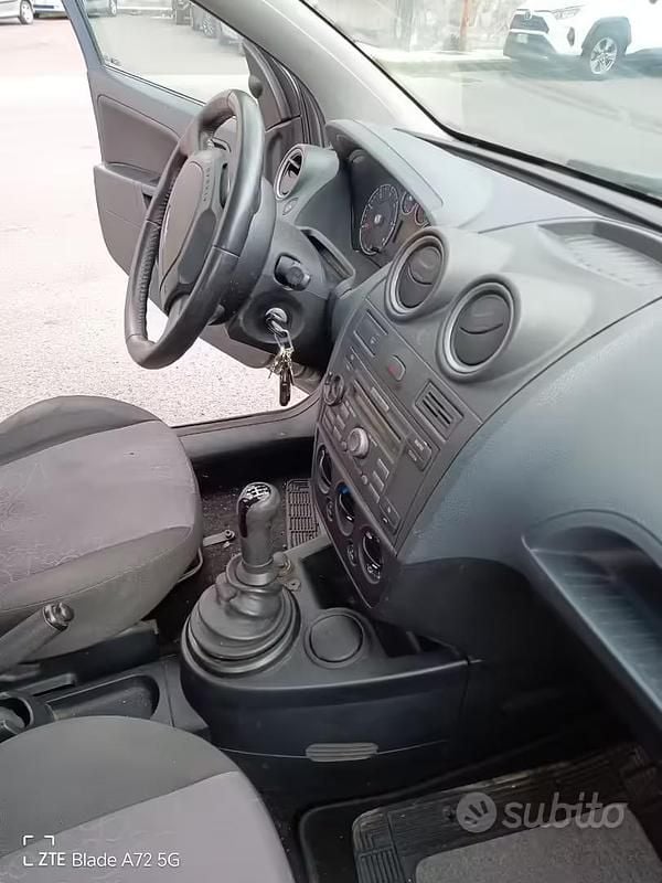 Usata Ford Fiesta 68 CV (50 kW) 2007 Blu Utilitaria