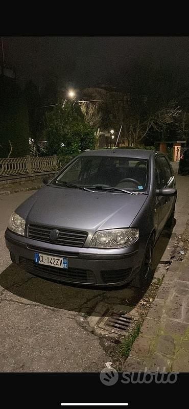Usata Fiat Punto 60 CV (44 kW) 2004 Grigio Utilitaria
