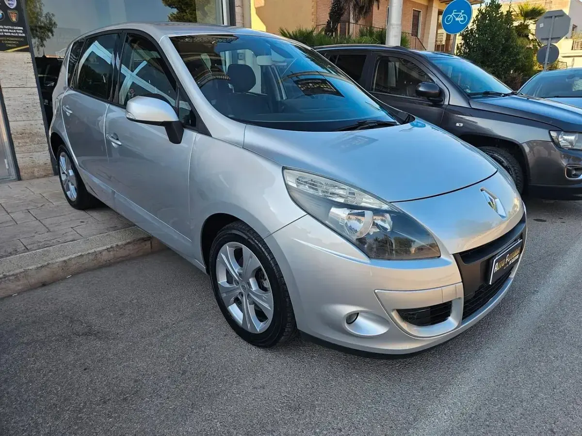 Usata Renault Scénic III Luxe 131 CV (96 kW) 2011 Argento Monovolume