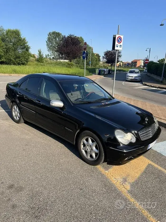 Usata Mercedes 200 Elegance 163 CV (119 kW) 2000 Nero Berlina