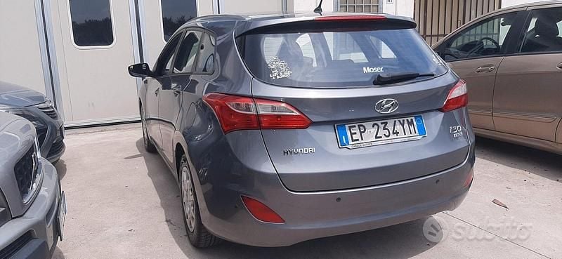 Grigio Usata 2013 Hyundai i30 Classic Station wagon | 5500 € (Buon prezzo) - Immagine 1/4