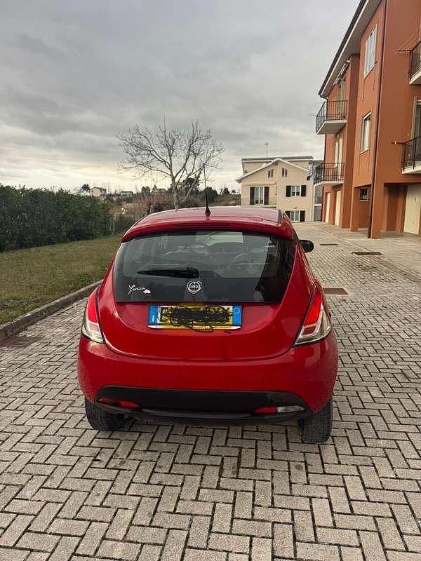 Usata Lancia Ypsilon Gold 80 CV (58 kW) 2015 Utilitaria