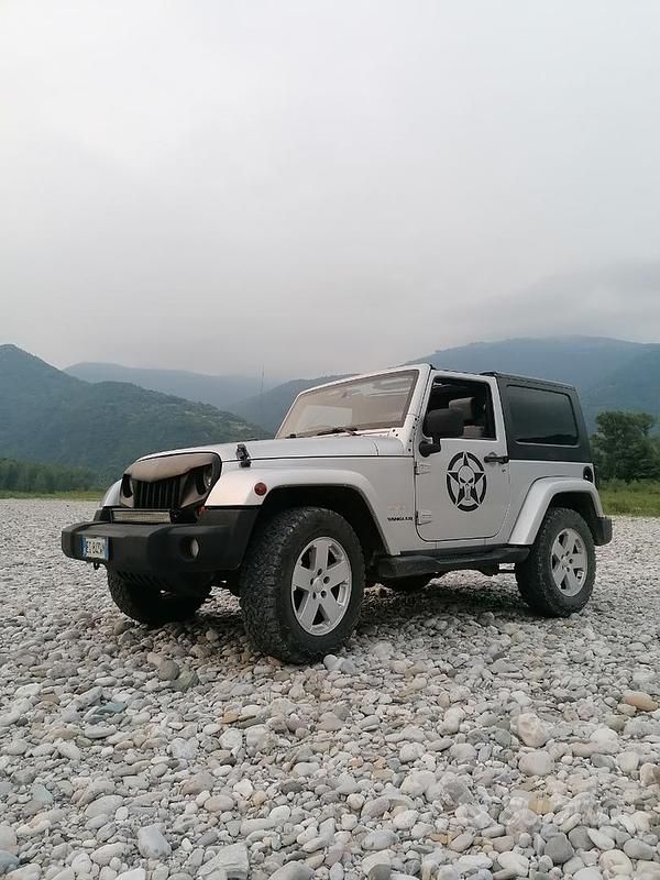 Usata Jeep Wrangler 200 CV (147 kW) 2011 Grigio SUV