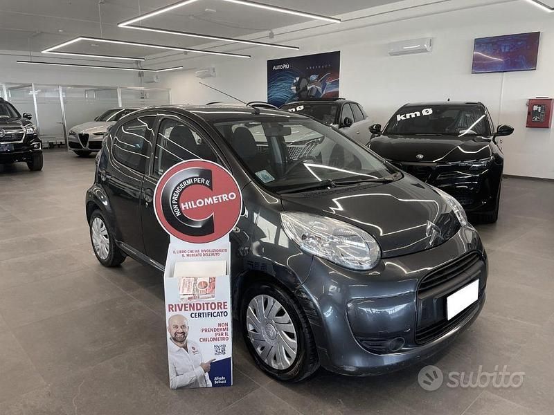 Grigio Usata 2011 Citroën C1 Seduction Due volumi | 4990 € (Buon prezzo) - Immagine 1/4