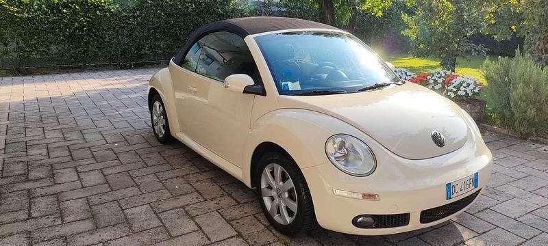 Usata VW New Beetle 102 CV (75 kW) 2006 Giallo Utilitaria